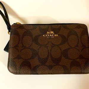 (037) NWOT Coach Signature Wristlet